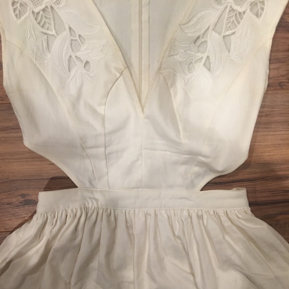 Ivory cut out sides dress - Picture 6 of 7